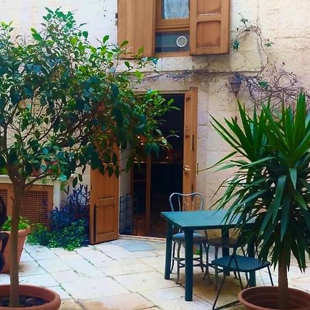 Traditional Apartment In Old City Bari Exterior photo