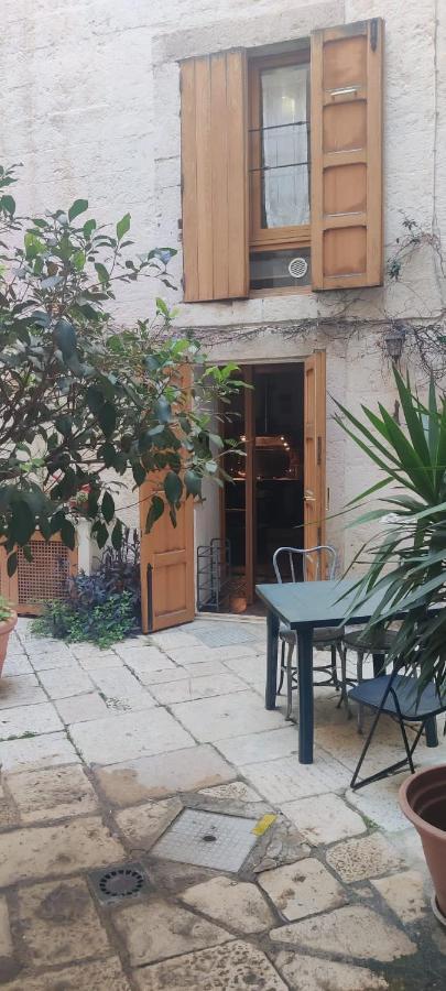 Traditional Apartment In Old City Bari Exterior photo
